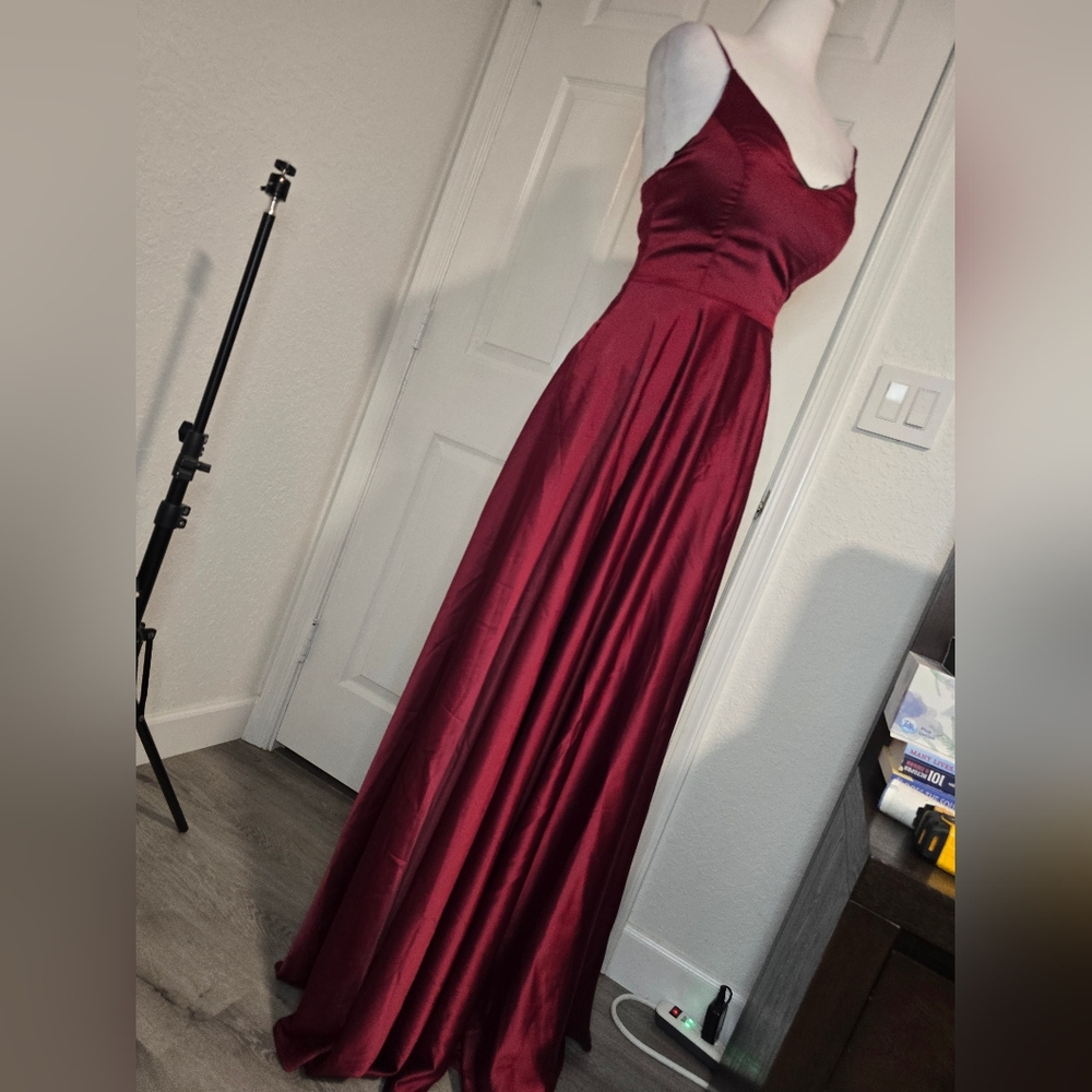 DARLING Elegant Burgundy Evening Silk Gown